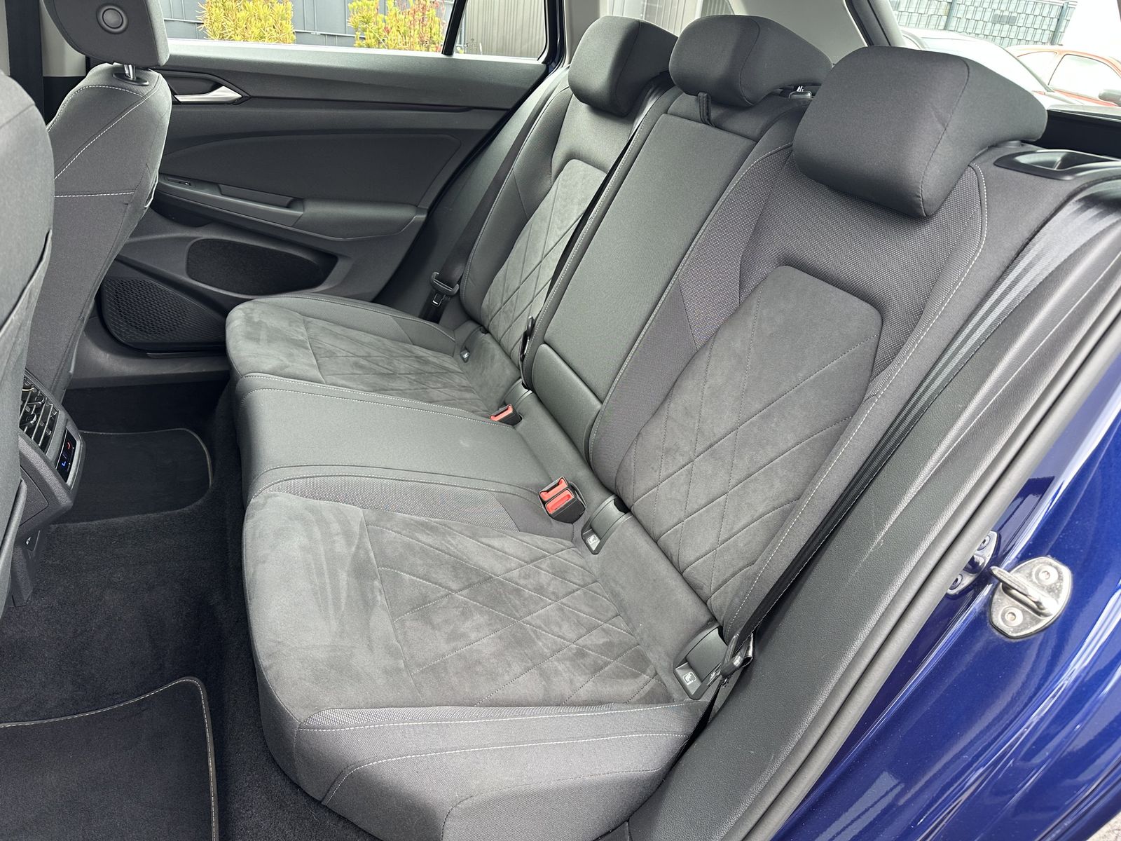 Fahrzeugabbildung Volkswagen Golf Variant 2.0 TDI DSG Style NAV+LED+ACC+VCOCK