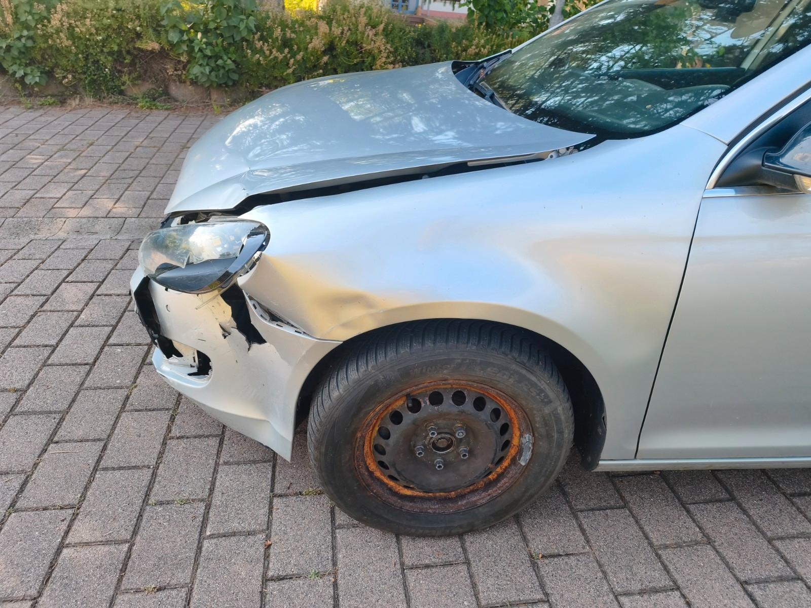 Volkswagen Golf 2012 — engine 1.598 cm³, 105 HP (77kW)