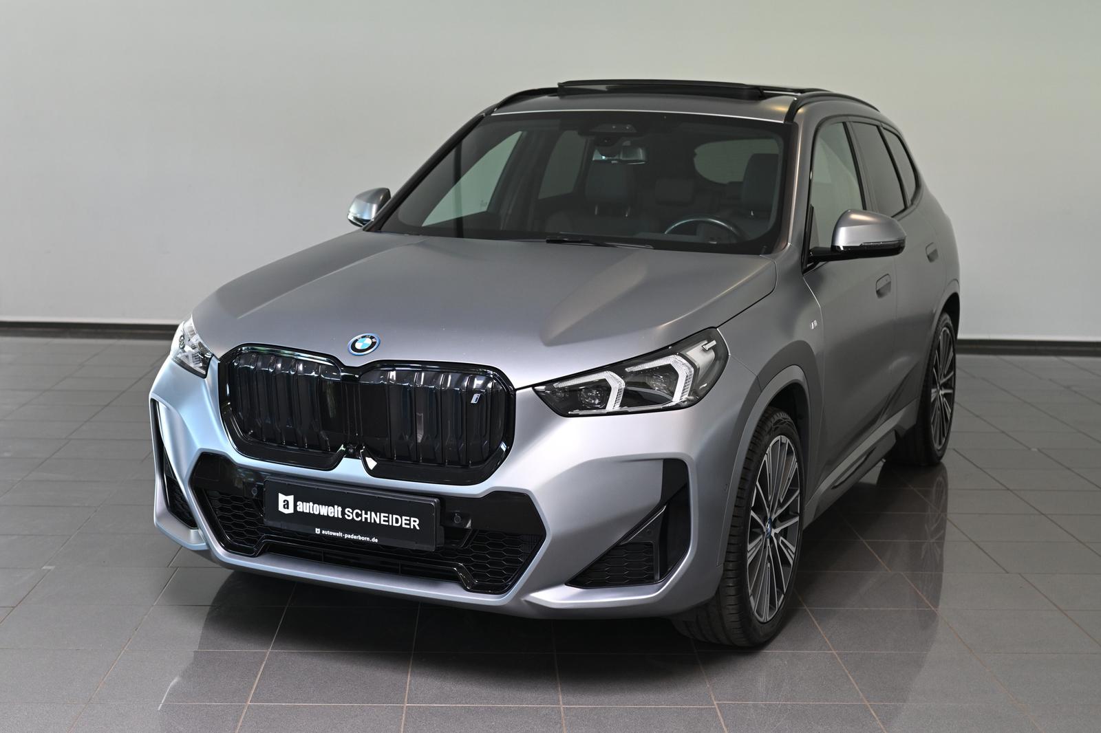 BMW iX1 30 xDrive M Sport AHK Pano ACC HUD AC-22kWh 