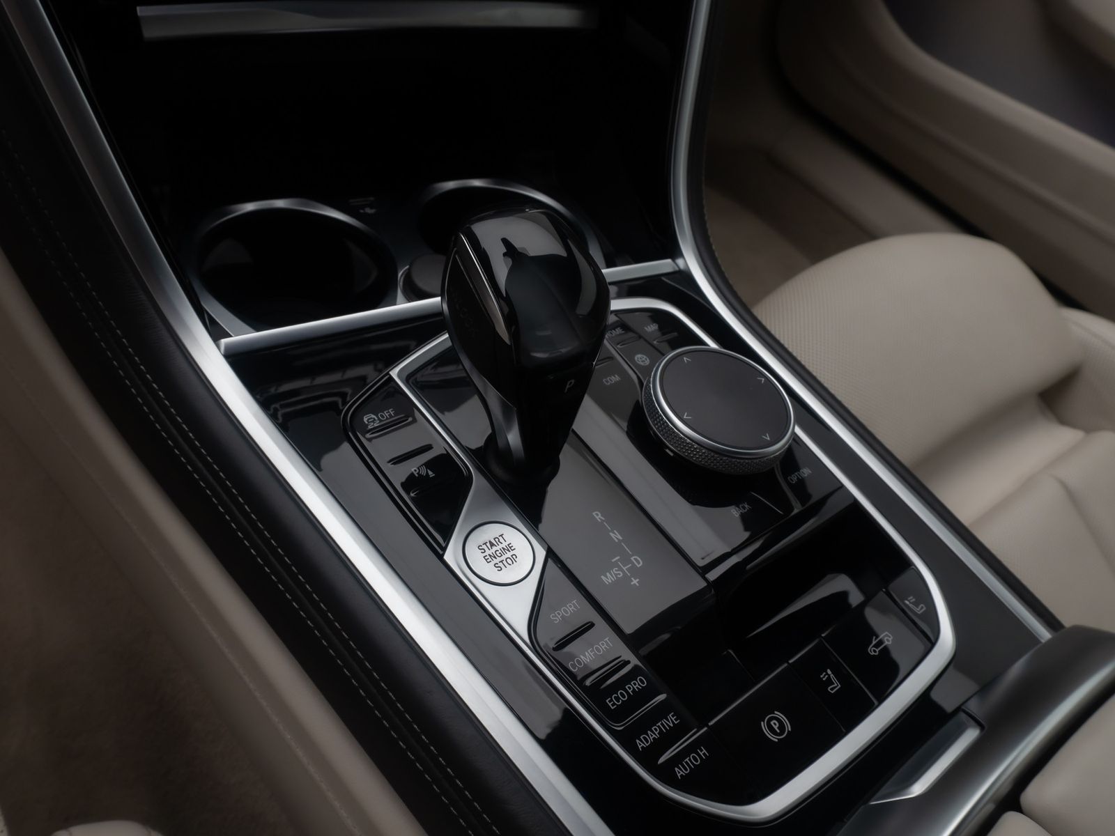 Fahrzeugabbildung BMW 840d xD Cabrio Individual B&W SoftClos HUD VOLL