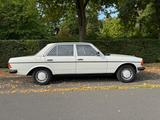 Mercedes-Benz W123  - Mercedes-Benz 230: W123