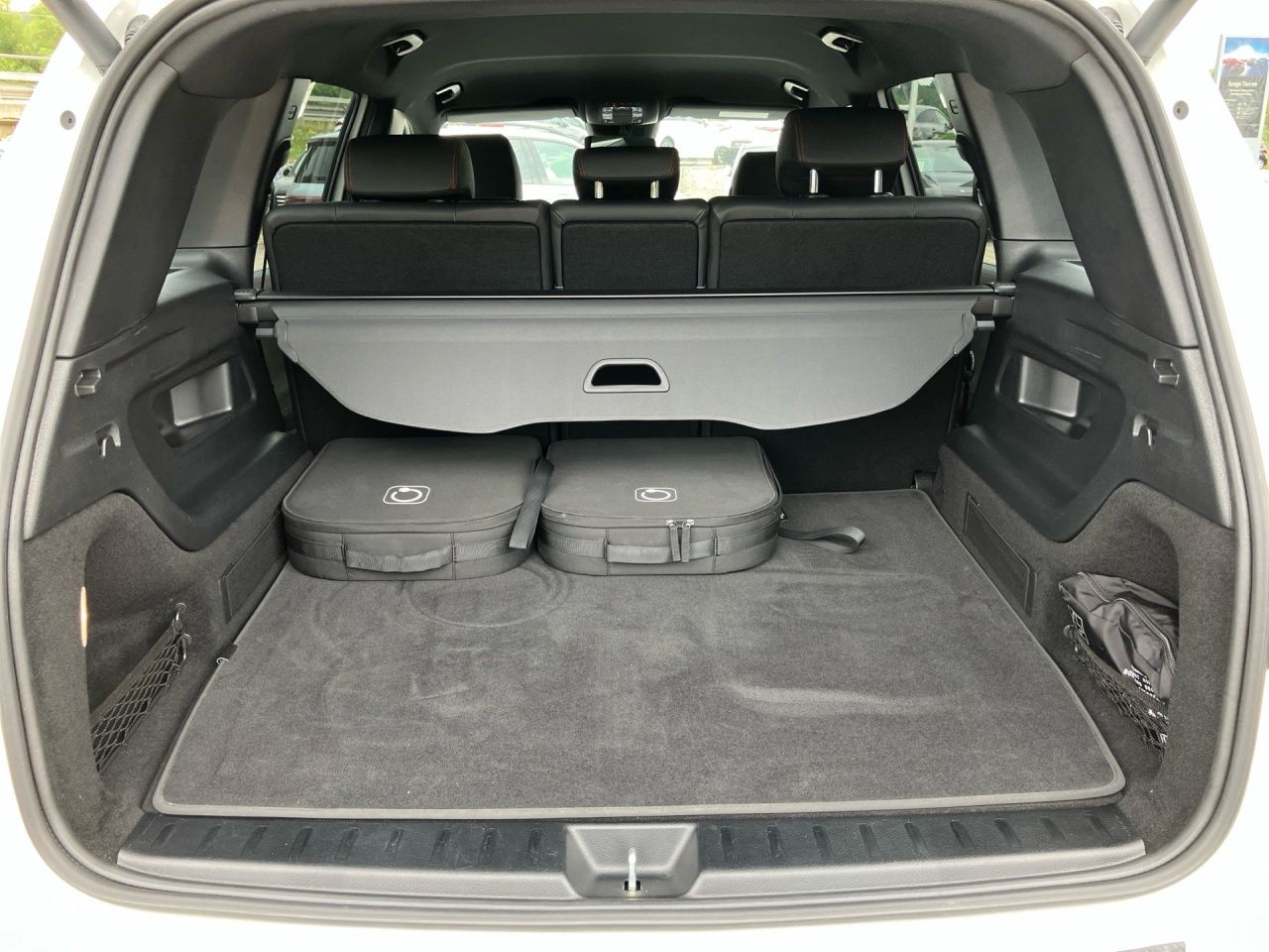 Fahrzeugabbildung Mercedes-Benz EQB 300 4M BONUS+AMG+NIGHT+AHK+DISTRON+KAMERA+