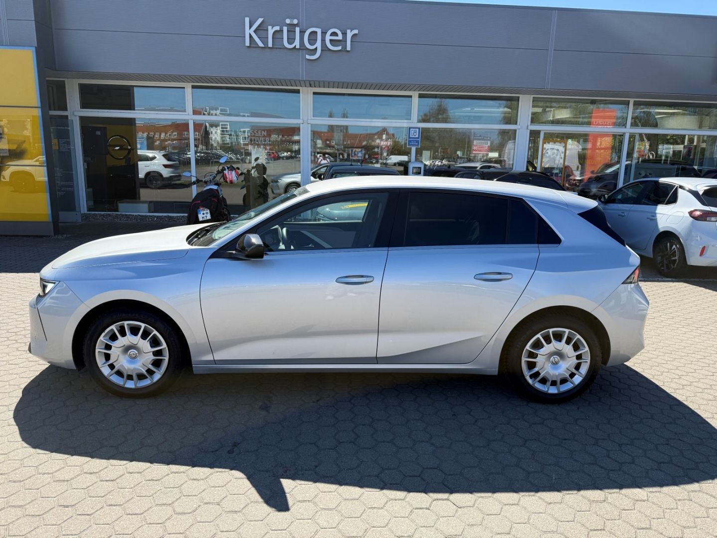 Fahrzeugabbildung Opel Astra L Elegance mit SHZ+LHZ+Kamera