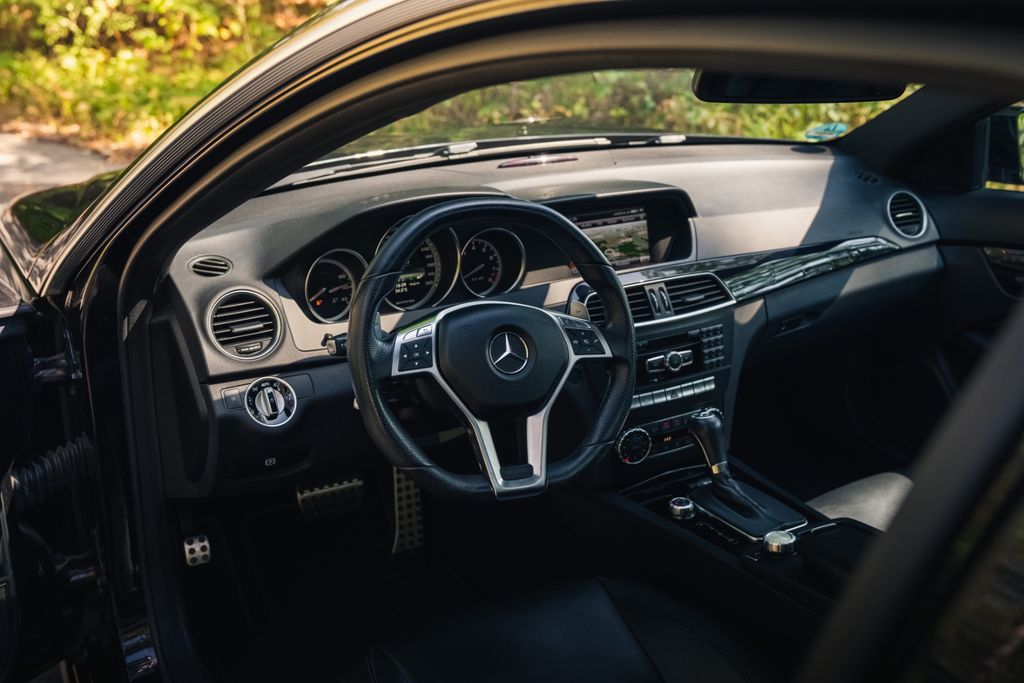 MERCEDES-BENZ C 63 AMG Coupe*H&K*PANO*LEDER*LED*MEMORY*DISTRON MERCEDES-BENZ C 63 AMG Coupe*H&K*PANO*LEDER*LED*MEMORY*DISTRON