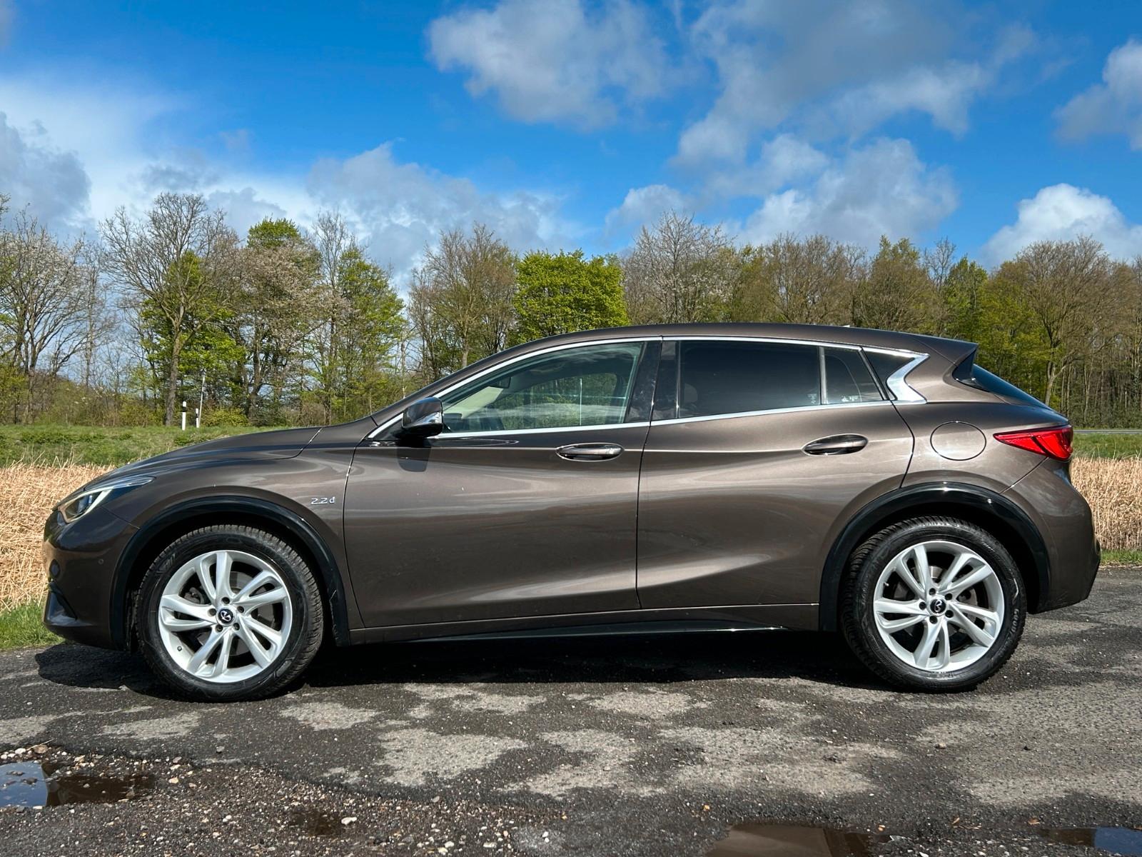 Infiniti Q30 2.2d AWD Premium Navi Kamera Leder Memory