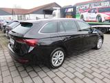 Skoda Octavia Combi 2.0 TDI DSG Style - : mit Navigationssystem, Kombi
