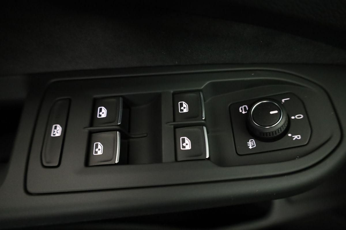 Volkswagen Golf VIII GTI 2.0 TSI DSG, Navi, Side, Matrix, K foto 9