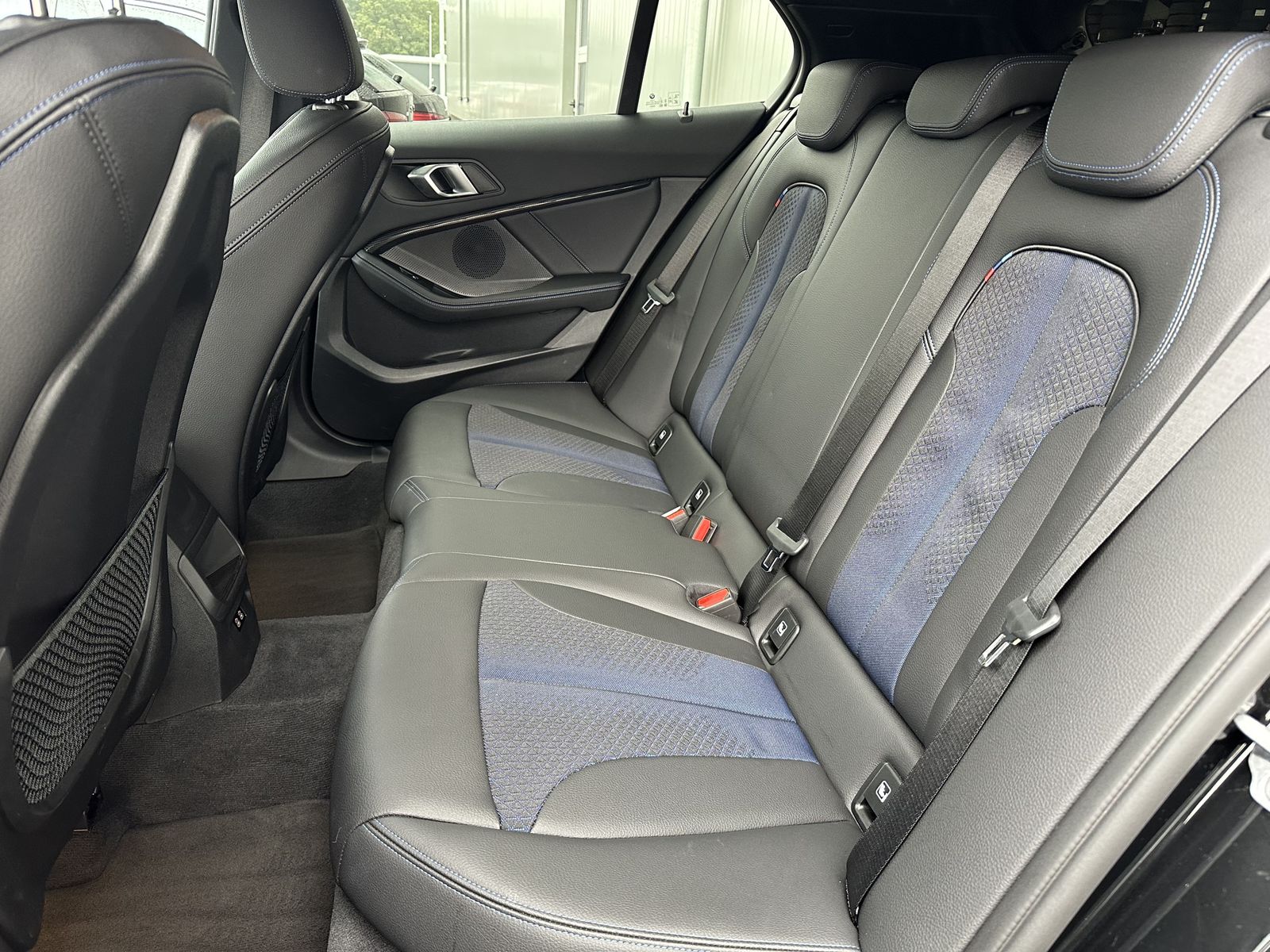 Fahrzeugabbildung BMW 118i 5-Türer M-Sport Aut. NAV+LED+HIFI+17ZOLL+PP