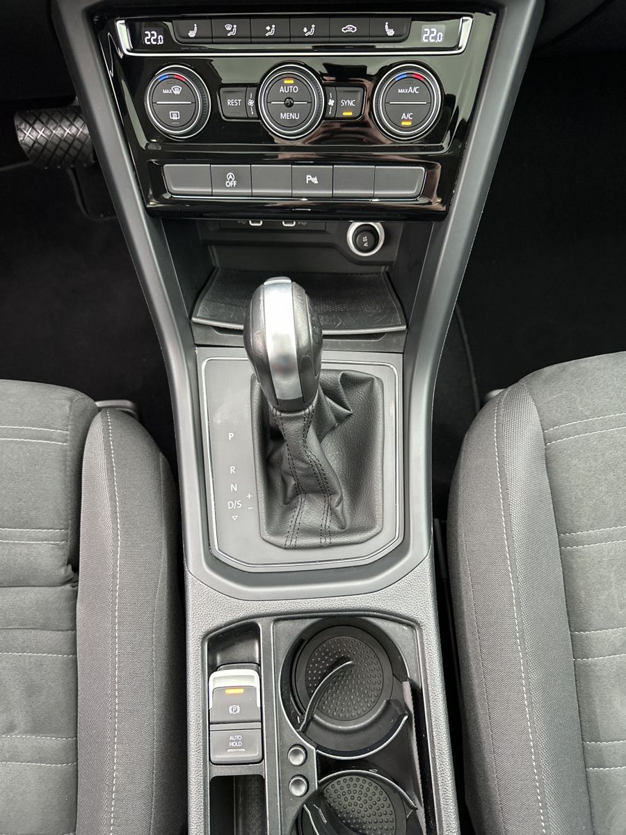 Fahrzeugabbildung Volkswagen Touran 2.0 TDI DSG Comfortline NAV+LED+ACC+PANO