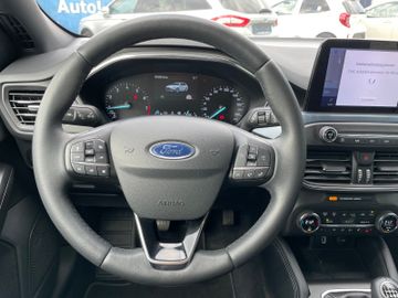 Fahrzeugabbildung Ford Focus Active LED, Spurhalteass., Navi