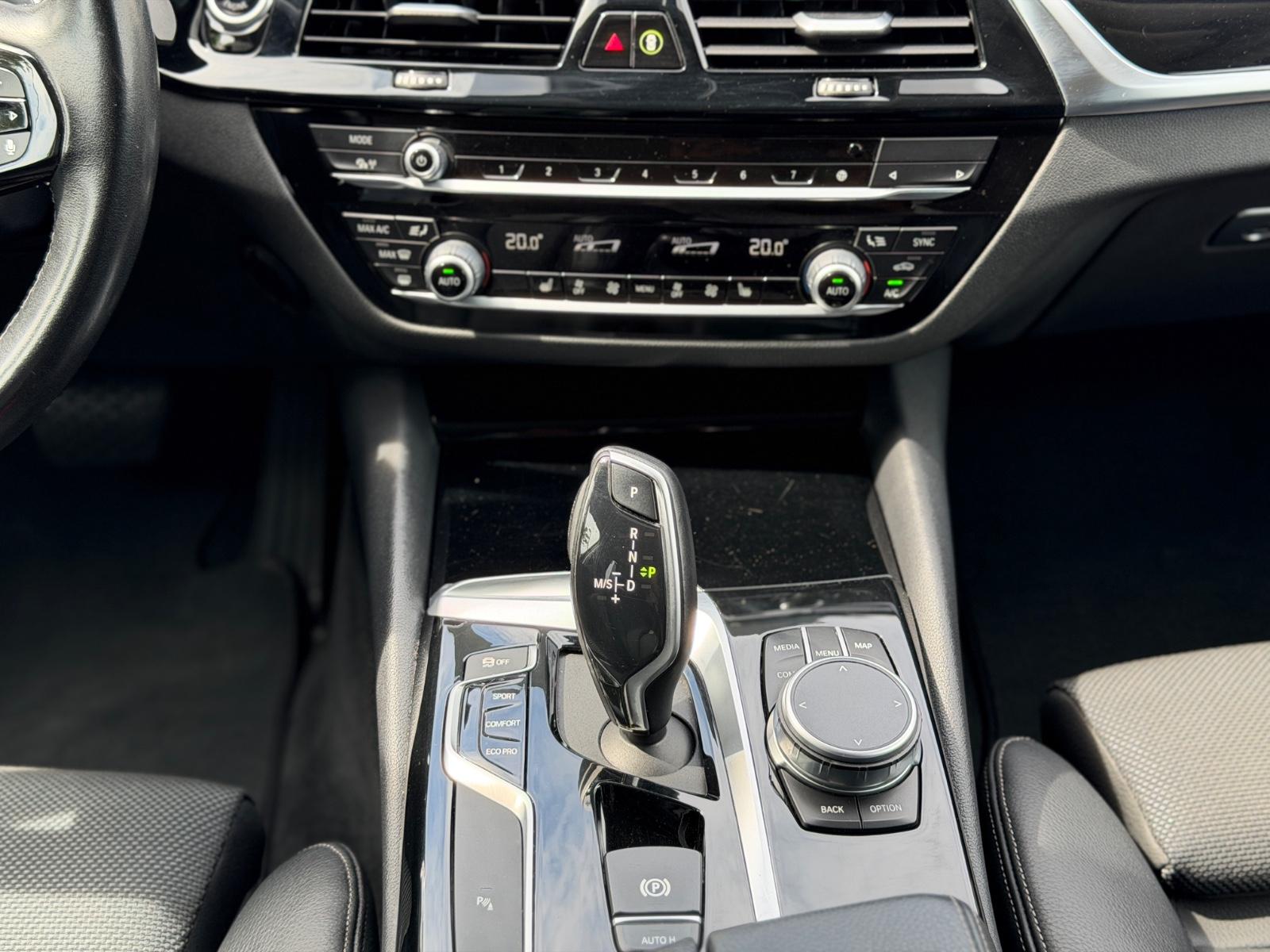 BMW 520D SPORT LINE 190CH BVA - HAYON ÉLECTRIQUE - VOLANT EN CUIR - SELLERIE CUIR - HISTORIQUE ENTRETIEN COMPLET BMW