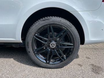 Mercedes V 220 - 4