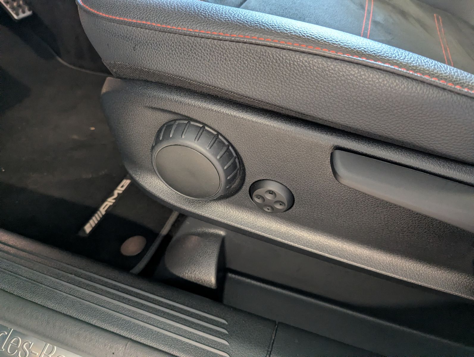 MERCEDES-BENZ GLA 200 AMG Multib. Distronic MBUX Pano AHK 360° - Image 24