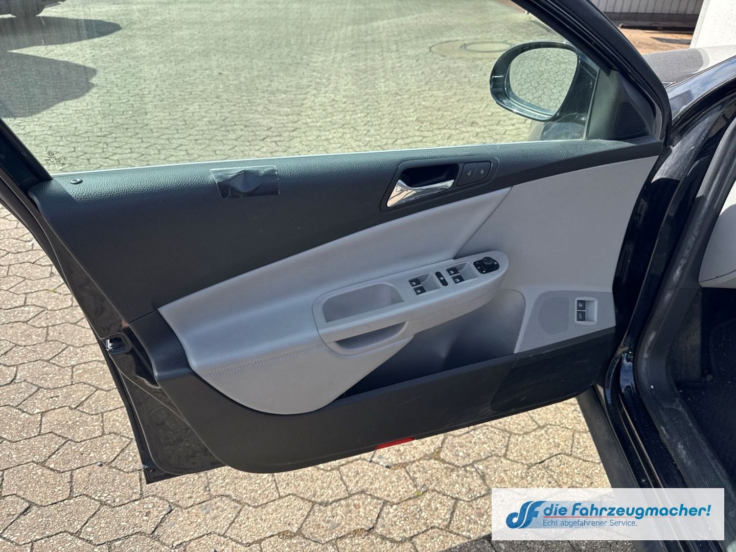 Fahrzeugabbildung Volkswagen Passat Variant Highline Navi Leder *EXPORT