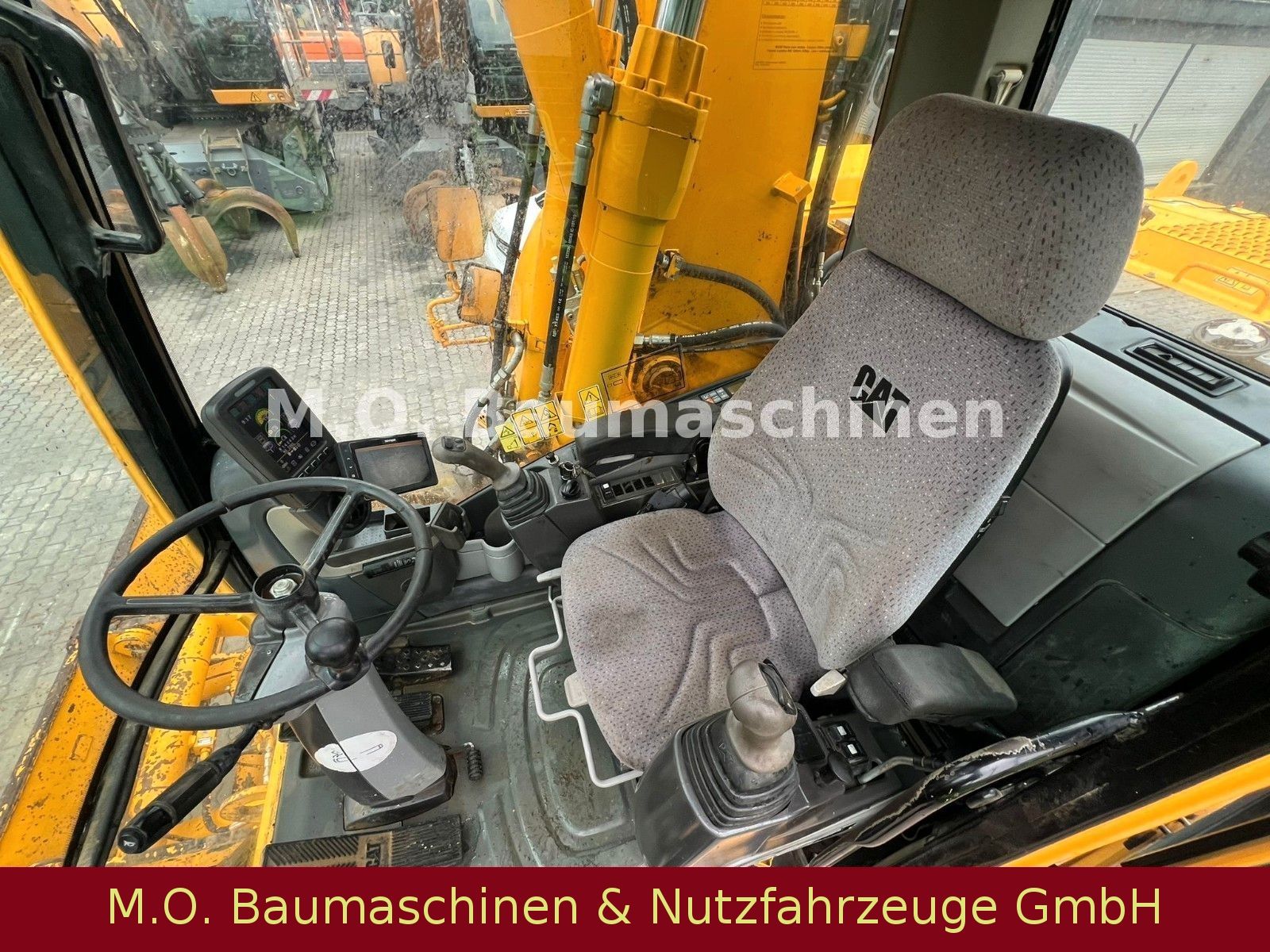 Fahrzeugabbildung CAT CATERPILLAR M 316 D
