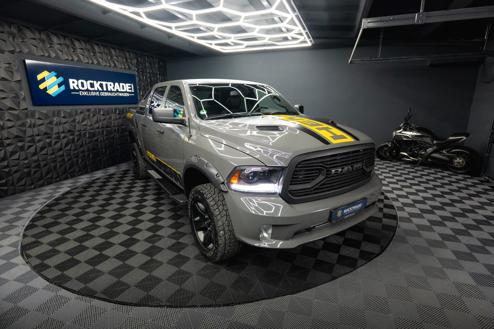 Fahrzeugabbildung Dodge RAM 5.7 V8 HEMI 4x4 OFFROAD Night-Paket *LED*AHK