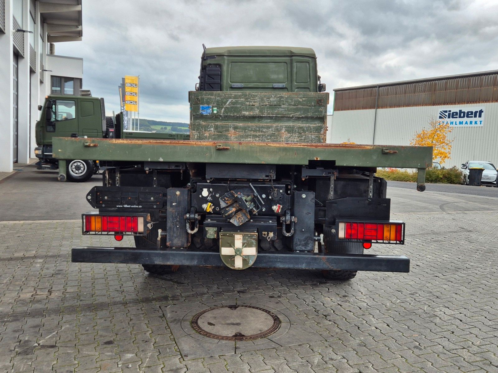 Fahrzeugabbildung MAN TGA 18.360 4x4 BB Pritsche Single Bereifung