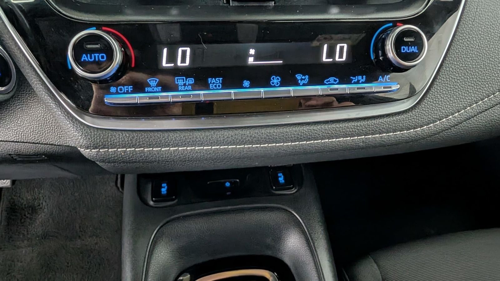 Fahrzeugabbildung Toyota Corolla Touring Sports 1.2 Team D * LED *