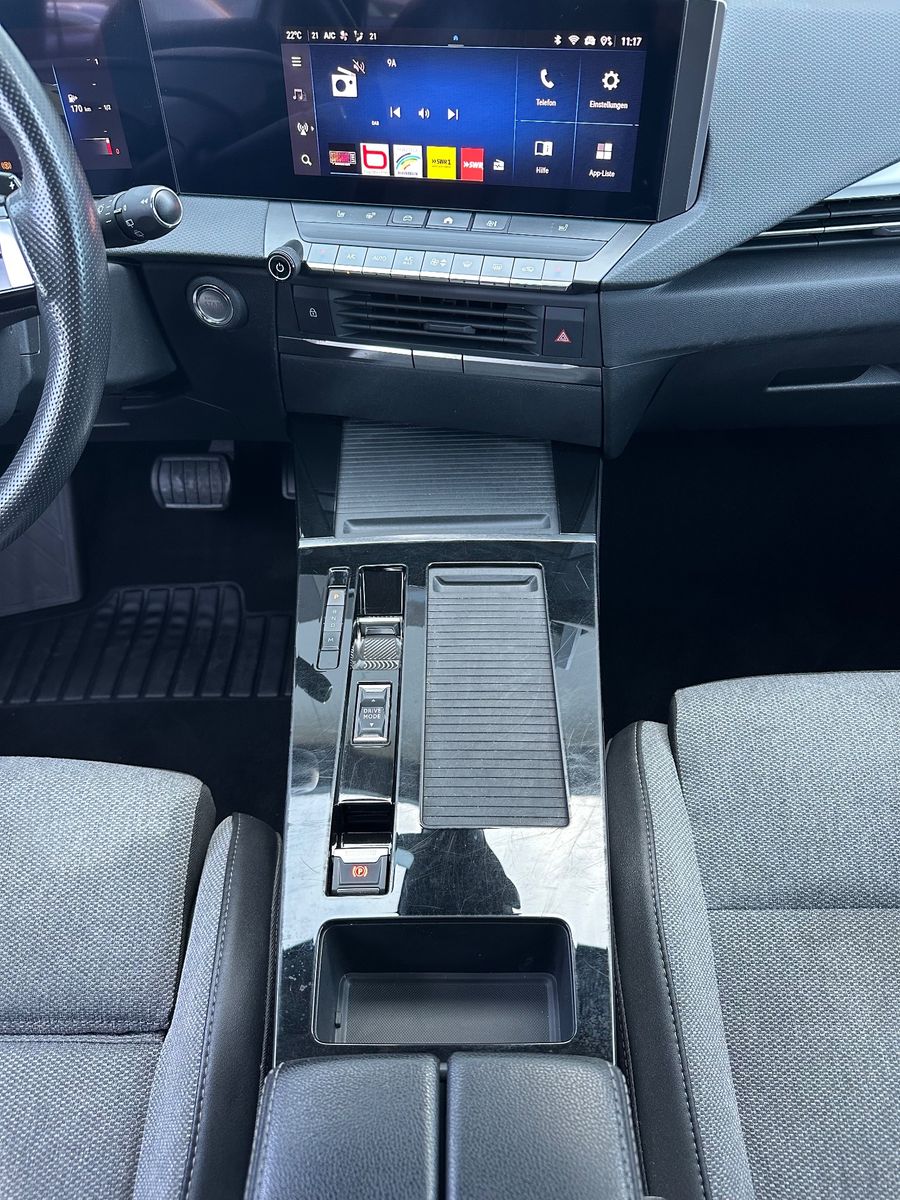 Fahrzeugabbildung Opel Astra 1.5 D Aut. Business Elegance NAV+LED