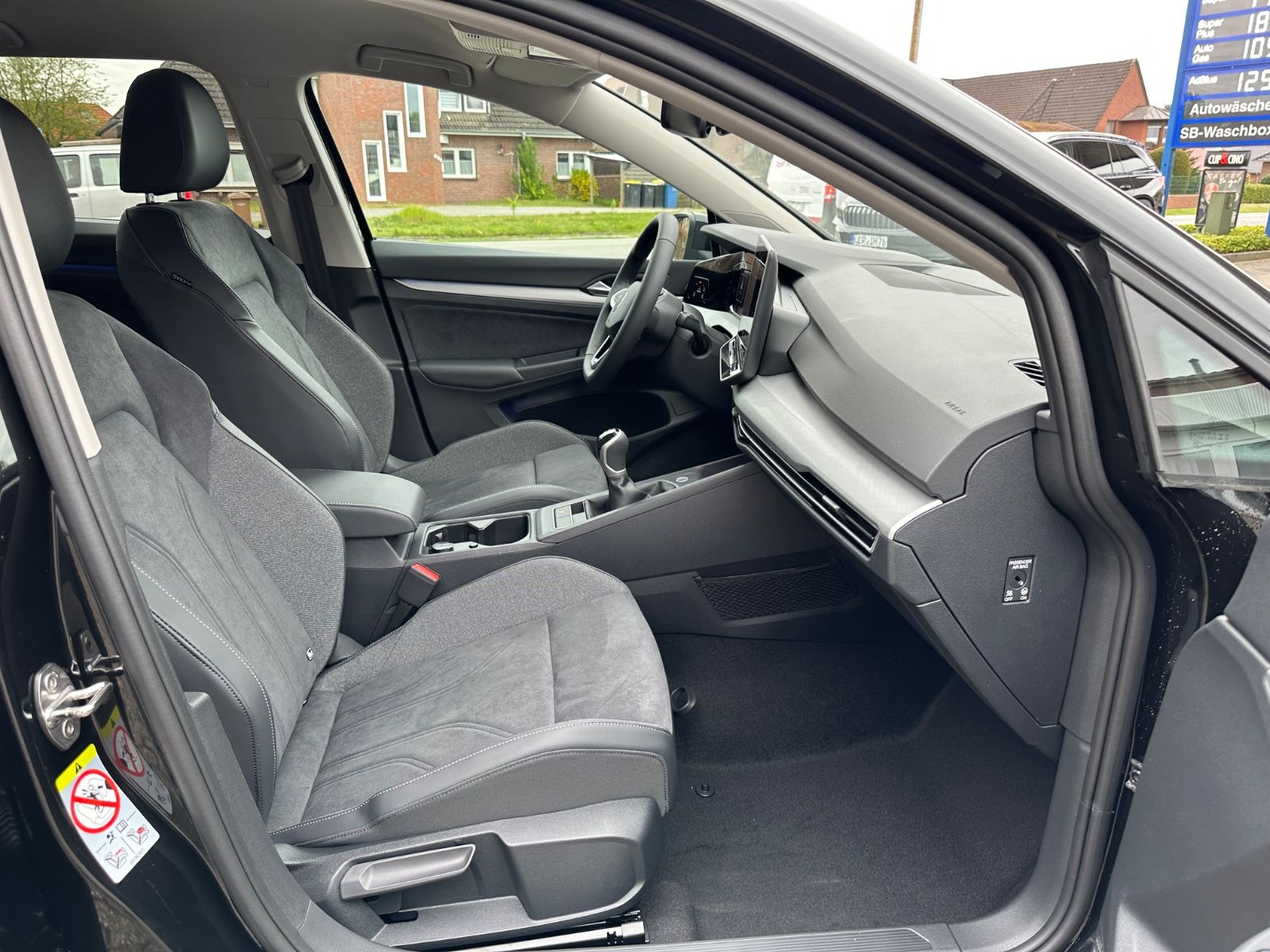 Fahrzeugabbildung Volkswagen Golf VIII Variant 1.5 TSI Life Navi/ACC/LED/Shzg