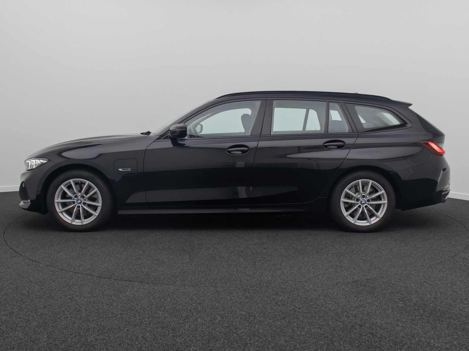 Fahrzeugabbildung BMW 320e  DAB CockPitPlus PDC WidscreenDisplay LED