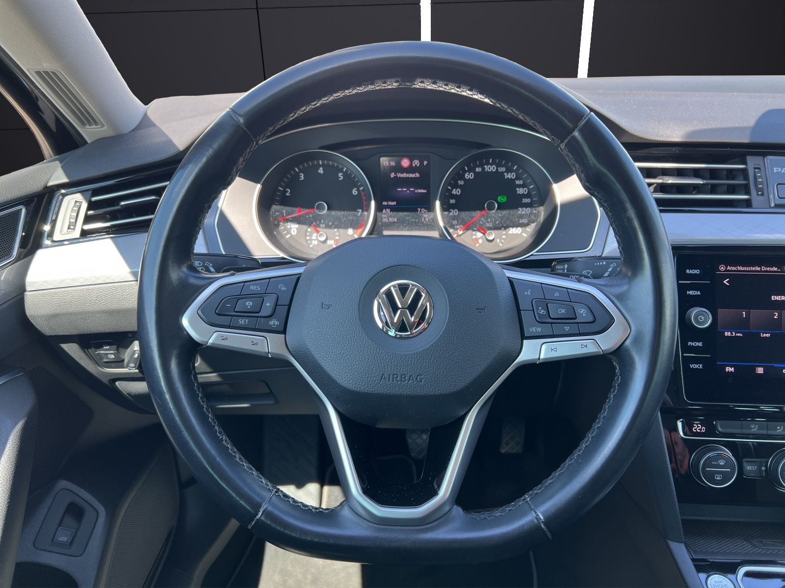 Fahrzeugabbildung Volkswagen Passat Variant Business TSI DSG LED ACC AHK PDC
