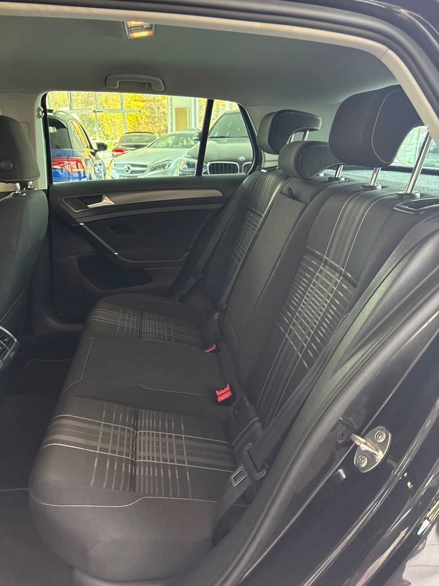 Fahrzeugabbildung Volkswagen Golf VII Lim. Lounge BMT