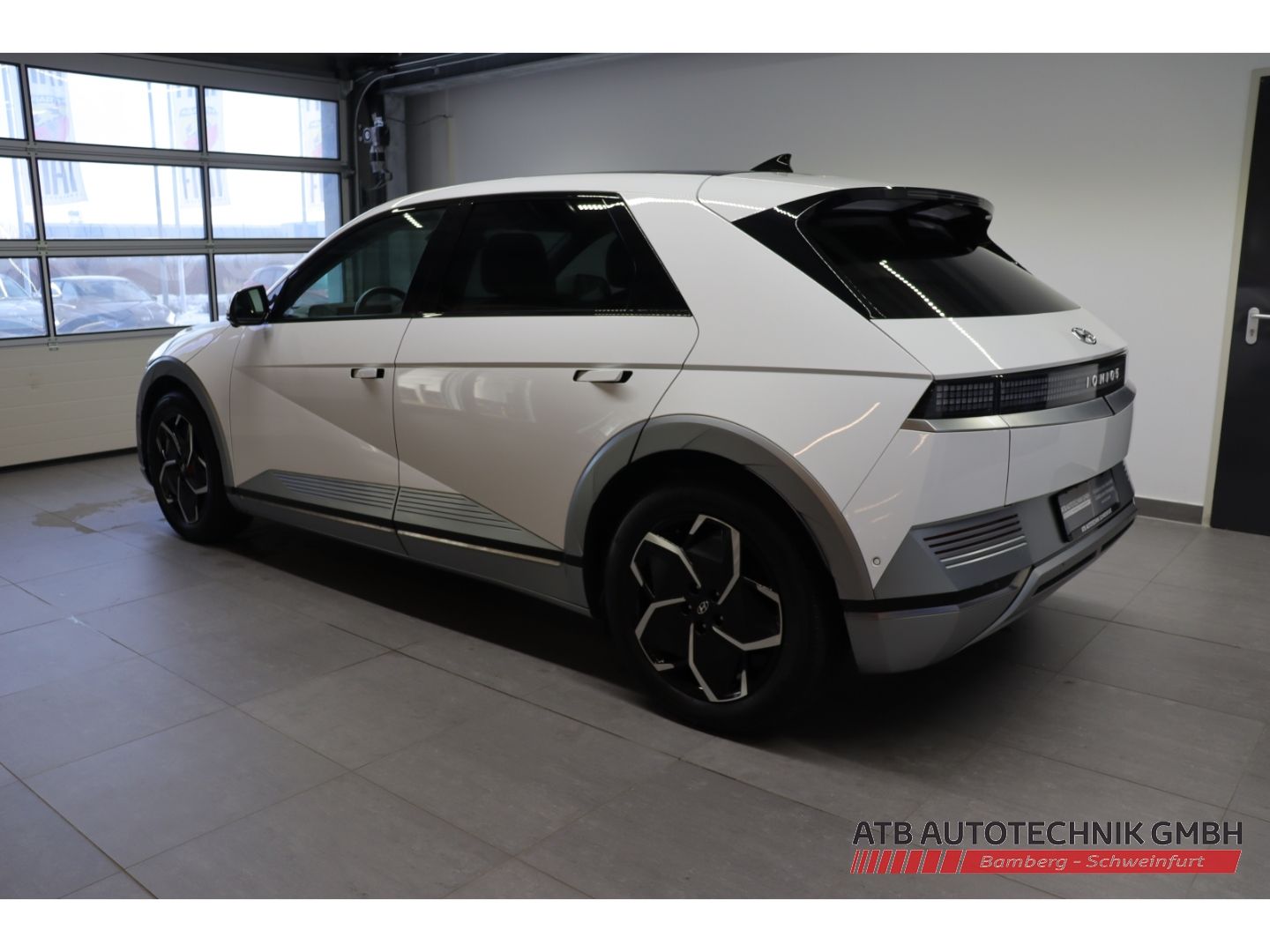 Fahrzeugabbildung Hyundai IONIQ 5 77,4 kWh UNIQ 98,8% SOH HUD Panorama Nav