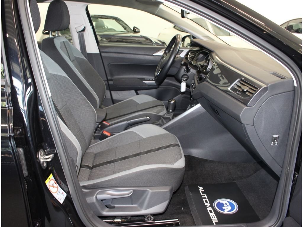 Fahrzeugabbildung Volkswagen Polo VI Highline 1.0 TSI PDC vo&hi+ Sportsitze