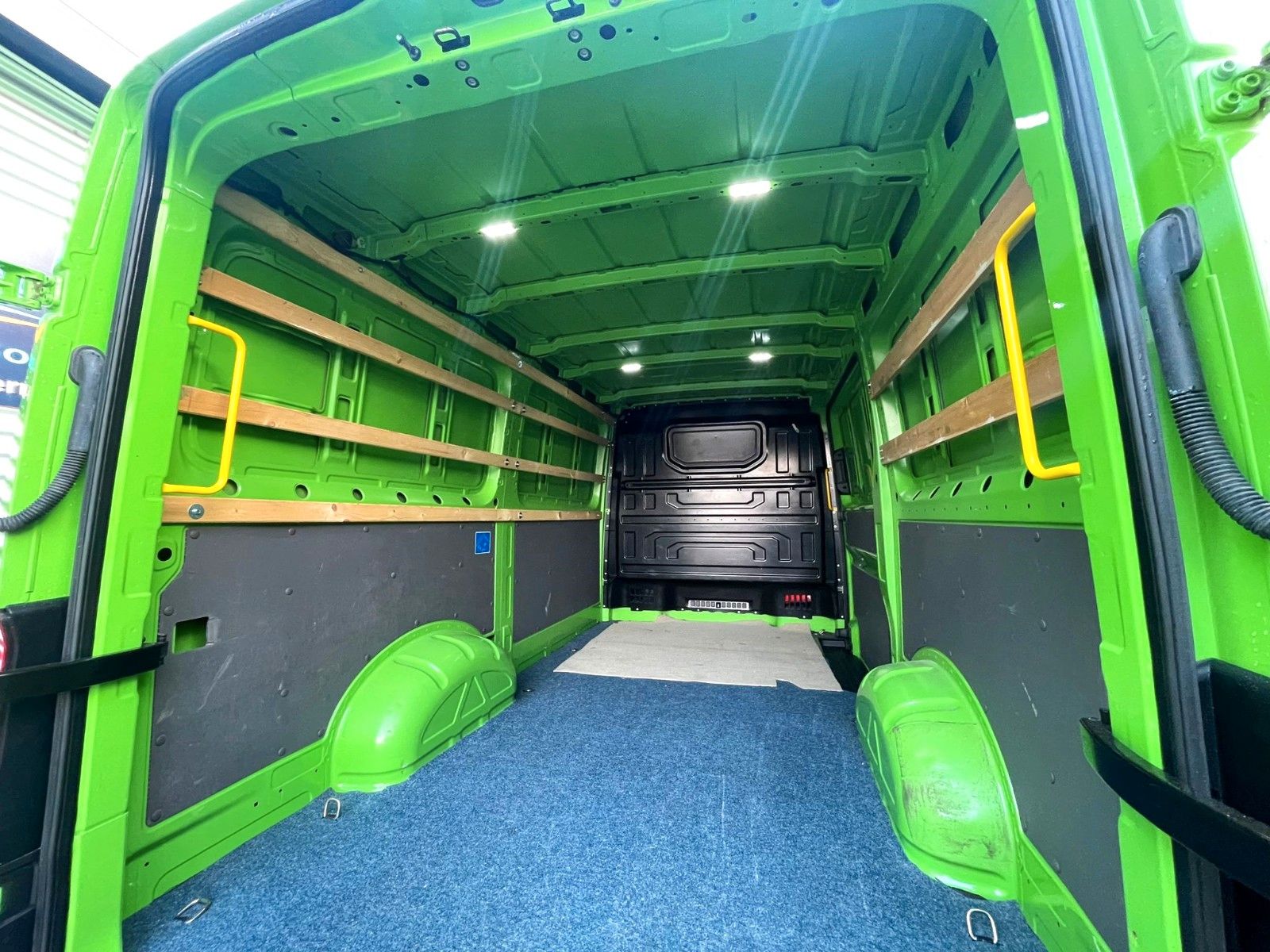 Fahrzeugabbildung Volkswagen Crafter 35 TDI L2 AUTOMATIK CAM SCHWINGSITZ EUR6