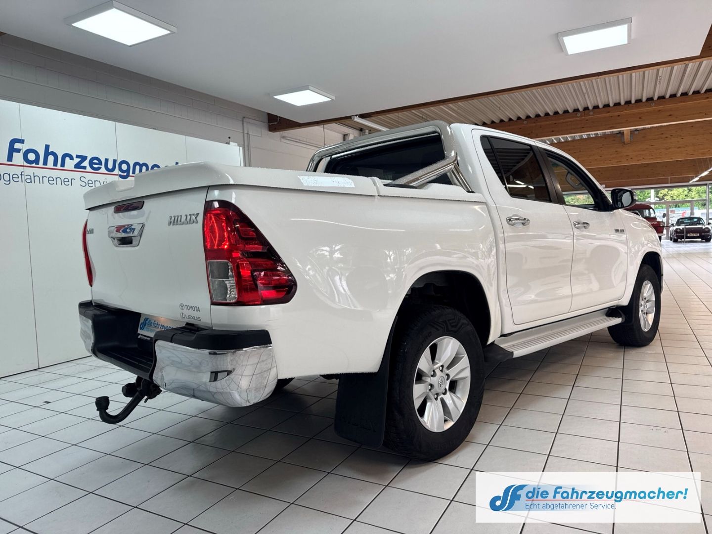 Fahrzeugabbildung Toyota Hilux Double Cab Meister 4x4 2.4 D-4D Sperrdiff.