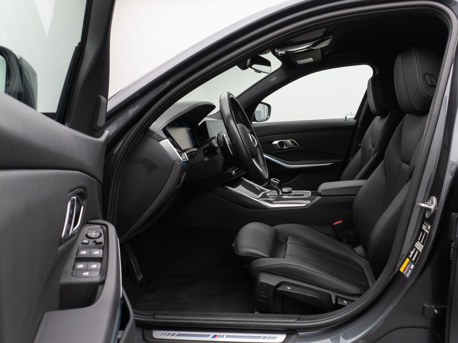 Fahrzeugabbildung BMW 320e M Sport HiFi DAB PDC Fernlichtassist 19Zoll