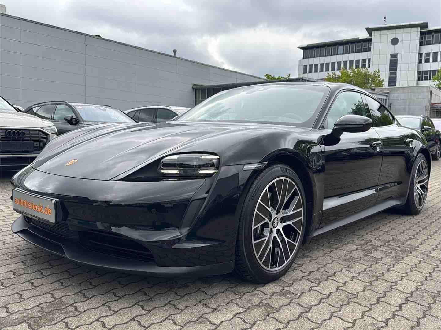 PORSCHE Taycan HuD PANO e-SITZE 4x SHZ 20Z