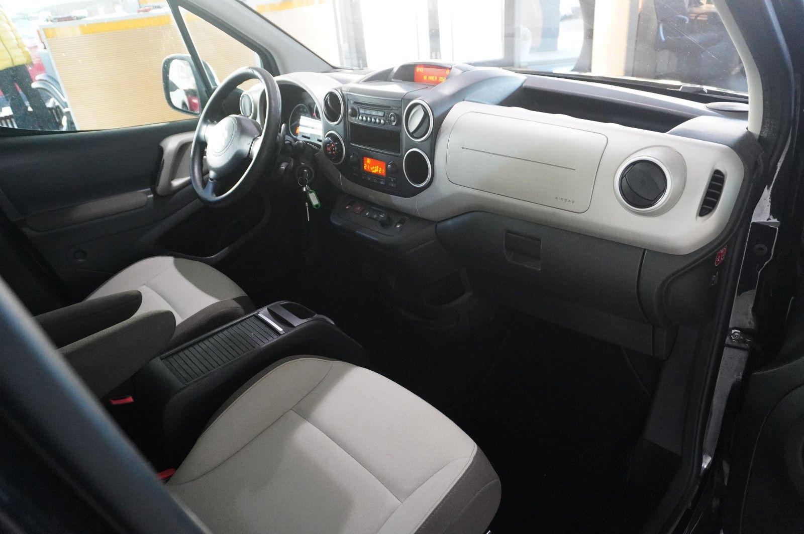 Fahrzeugabbildung Citroën Berlingo Kombi 1.6 HDI SELECTION 5-SITZ KLIMA/SH