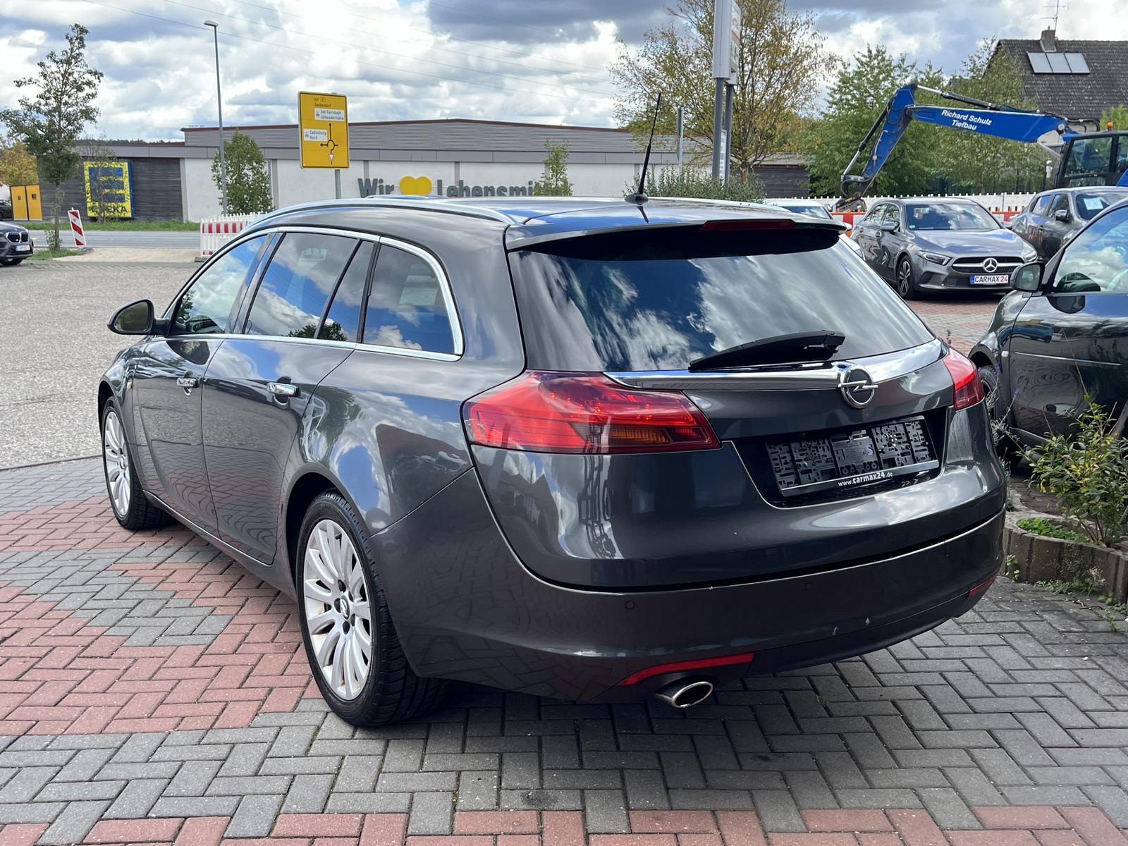 Opel Insignia 2010 — вигляд ззаду