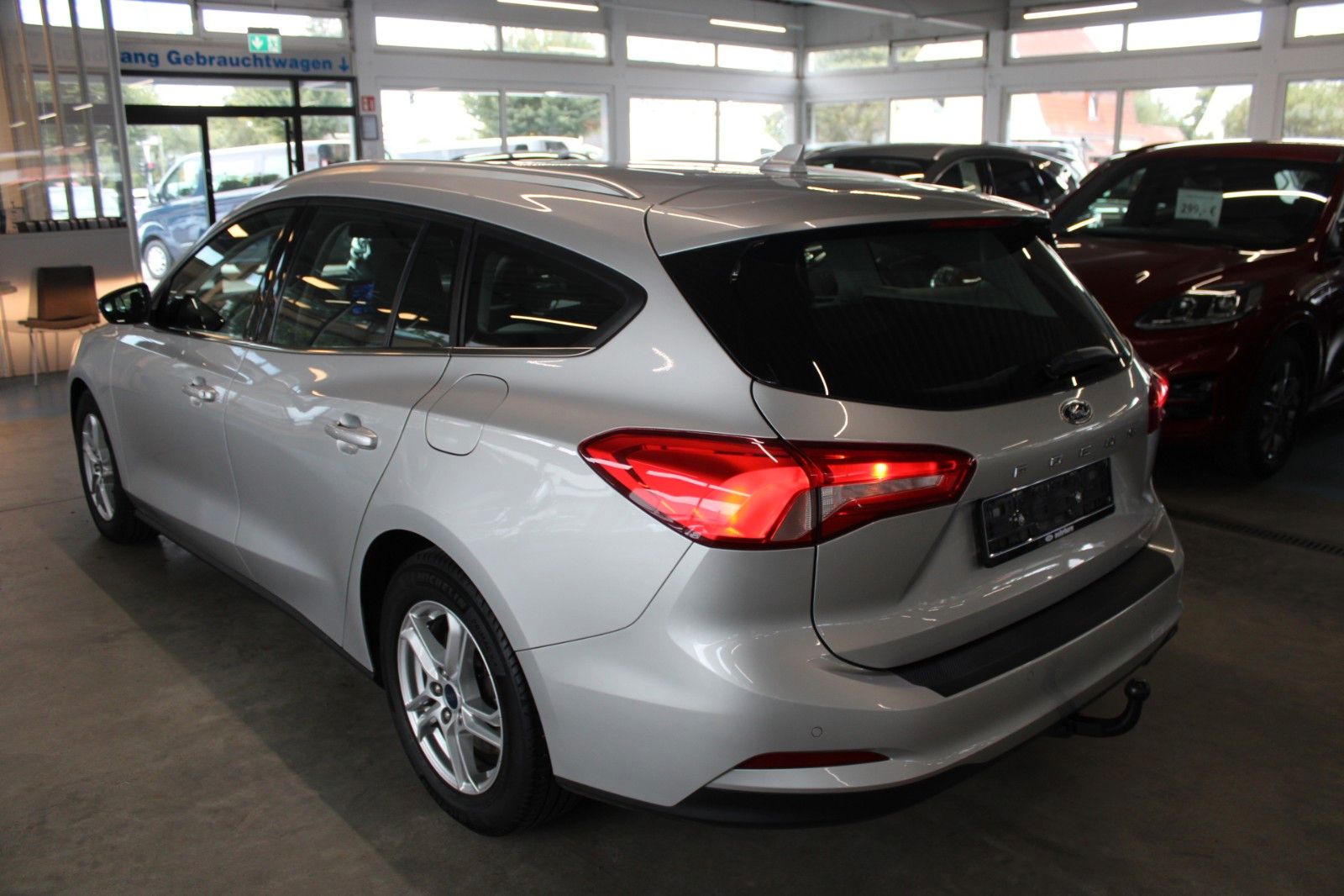Fahrzeugabbildung Ford Focus Cool & Connect Automatik + AHK ACC WinterP