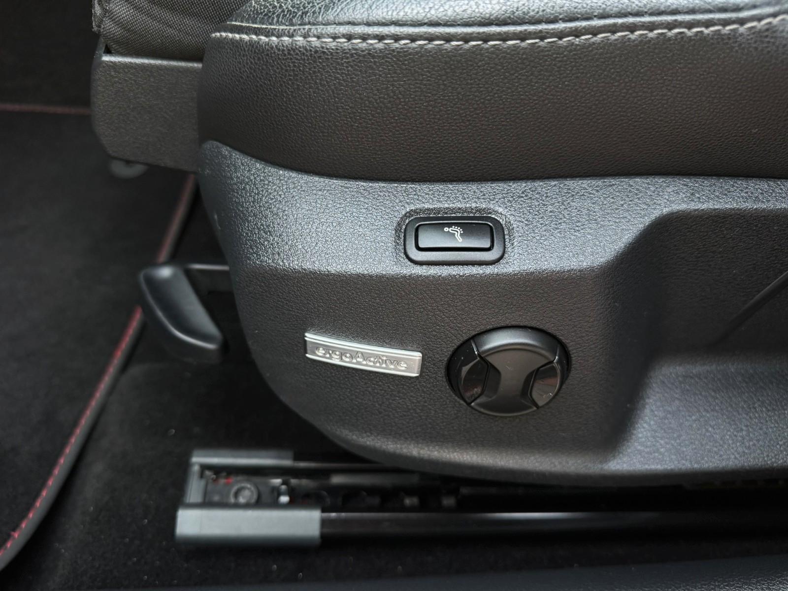 Volkswagen Golf VII Variant/AUTOMATIK/2.HAND/NAVI/PDC