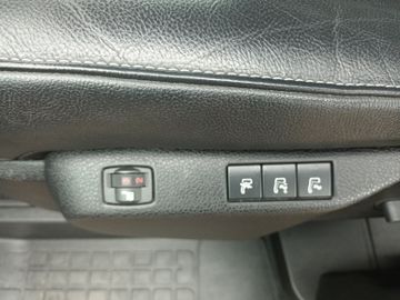 Fotografie des Opel Zafira Life Tourer L 2.0D AT Leder STANDHEIZUNG