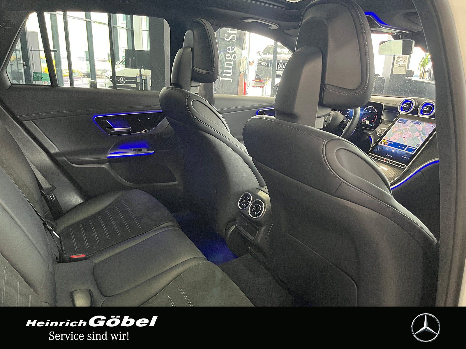 Fahrzeugabbildung Mercedes-Benz GLC 300 d 4M AMG+PANO+AHK+DIGITAL.L+NIGHT+WINTER