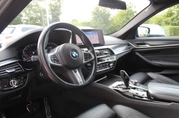 Fahrzeugabbildung BMW 520 d Lim. M Sport HeadUp+Komfortsitze+GSD