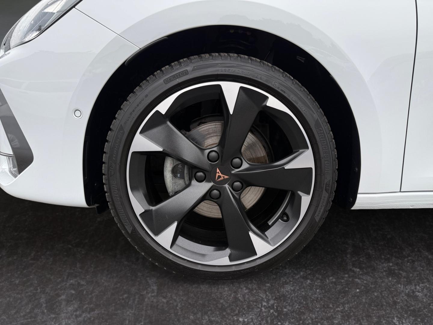 Cupra Leon 1.5 eTSI DSG *Matrix*ACC*Kessy*CAM*SHZ*Navi