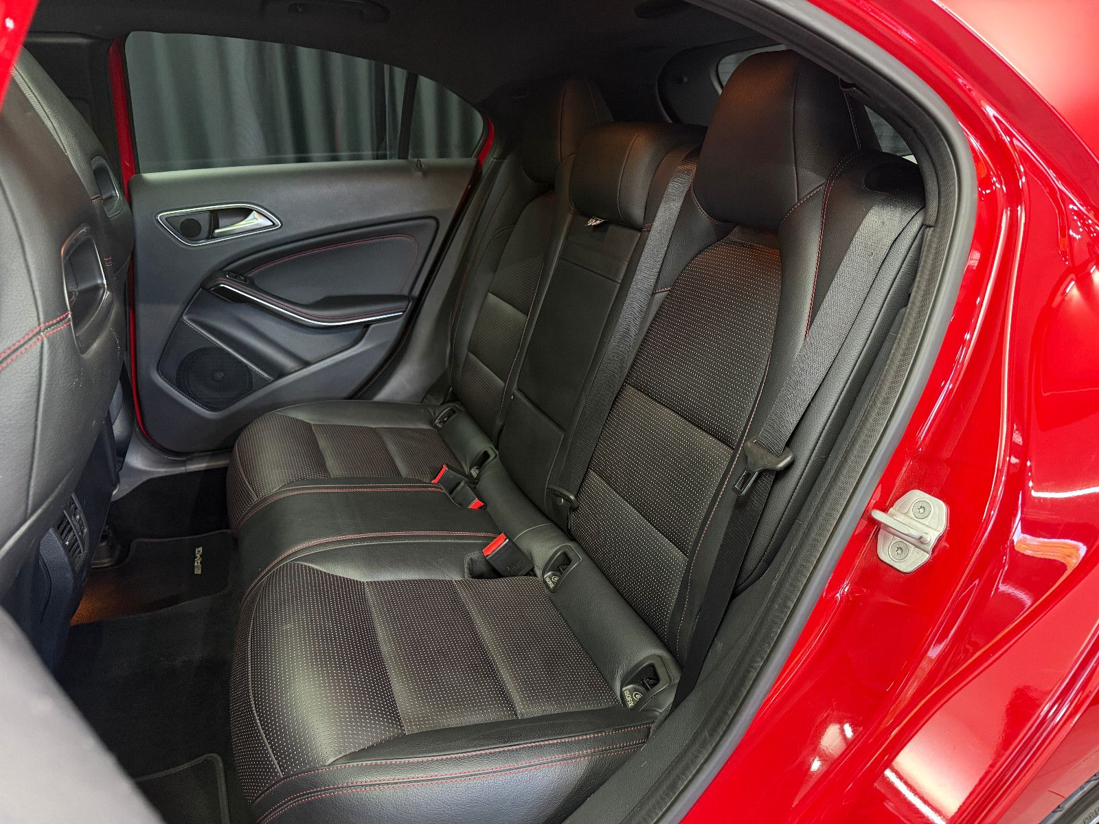 Fahrzeugabbildung Mercedes-Benz A 250 4Matic AMG-LINE|PANORAMA|7G AUTOMATIK|