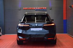 Fahrzeugabbildung BMW iX40 xDr. Sport Pano/SkyLounge AHK h/k Laser 22"