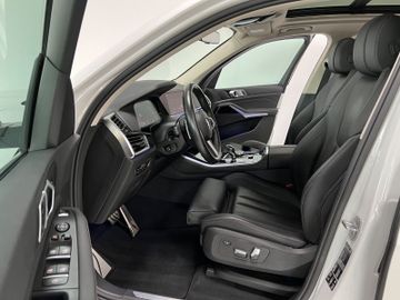 Fahrzeugabbildung BMW X5 xD40i Panorama Kamera Alarm AHK AdLED M Sport