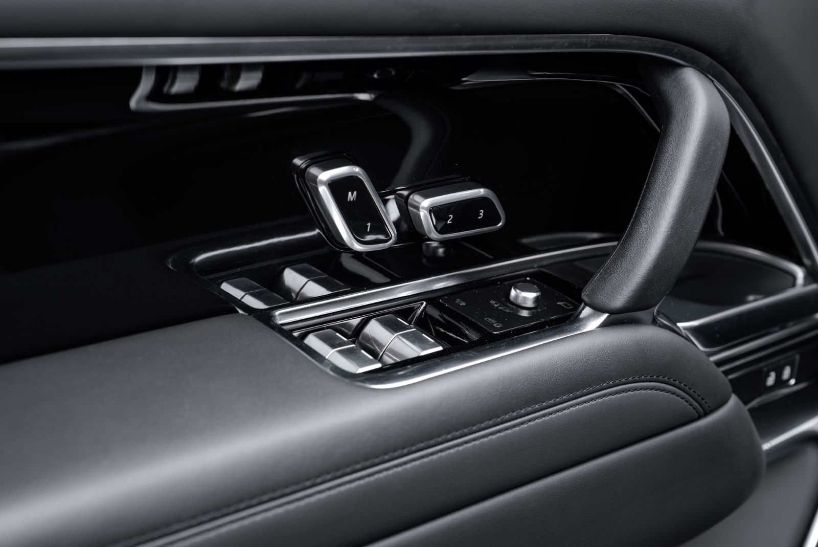 Fahrzeugabbildung Land Rover Range Rover HSE SHADOW/PANO/STANDHZG.