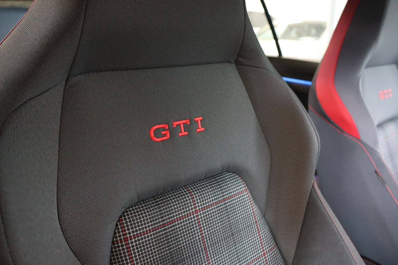 Fahrzeugabbildung Volkswagen Golf VIII GTI DSG ACC DAB LED-Plus Navi Keyless