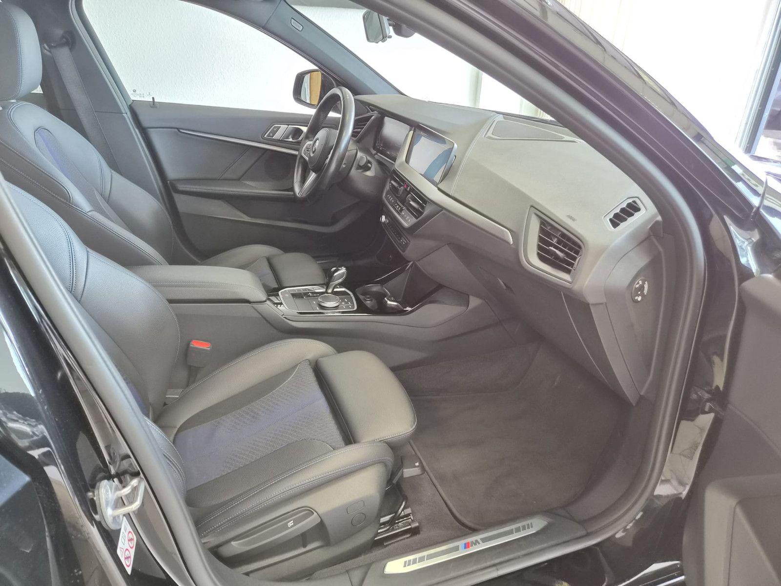Fahrzeugabbildung BMW 120d M Sport / NAVI / KAMERA / T-LEDER