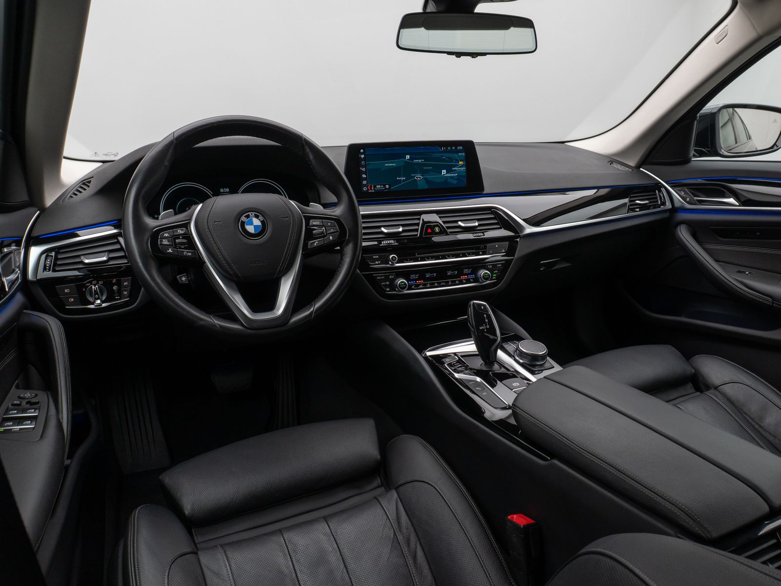 Fahrzeugabbildung BMW 530e iP Sport Line 360°HUD HiFi SoftCl Komfort
