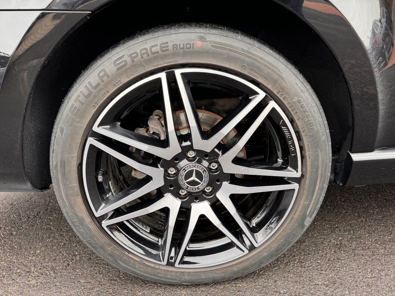 Fahrzeugabbildung Mercedes-Benz V 300 4MATIC AVA ED AMG Extral AIRMATIC Stdh AHK