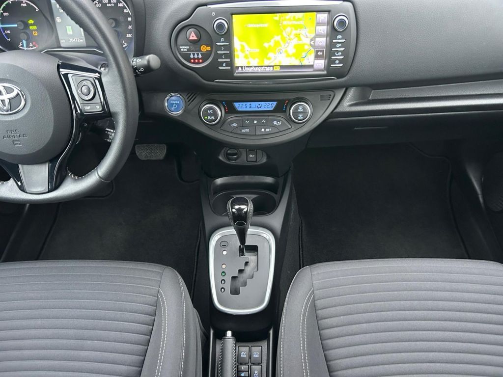 Fahrzeugabbildung Toyota Yaris Hybrid 1.5 VVT-i Comfort